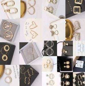 Mixed Style Send Luxury Designer Letters Stud 18 Karat vergoldet 925 Silber Geometrische Frauen Kreis Kristall Strass Metall Ohrring Jewerlry