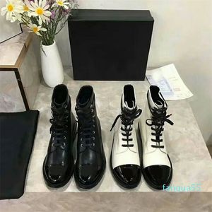 2023-Designer Scarpe da donna Oro Spessore Piccolo Vento profumato Breve Singolo Splicing Stivali Femminili Tacco medio Lace Up Side