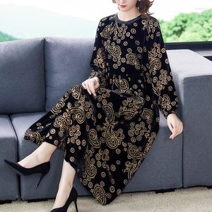 Sukienki swobodne dużej wielkości jedwabna złota aksamitna sukienka jesień i zima 2023 Vintage koreańskie ubrania dla kobiet luźne Jacquard Długie rękawie M259