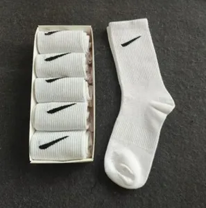 Womens Sport Sock Calcetines Largos Disigner Sock for Woman Stocking Pure Cotton Sport Socks Sock Absorberande andningsbara korta båtstrumpor Lyxsportstrumpeband strumpeband