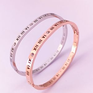 Pulseira de pulseiras de jóias de designer de luxo Novo bracelete de aço de titânio romano de moda simples explodindo acessórios para mulheres femininas