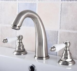 Banyo lavabo muslukları nikel fırçalanmış pirinç seramik kol düğmesi yaygın havza musluğu ve soğuk su musluk güverte monte 3 delikli dnf694