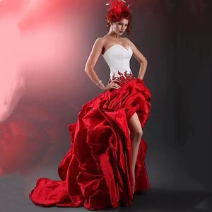 Vintage hög låg bröllopsklänning vit och röd ruched a-line brudklänningar spetsar applikationer älskling halsringning ärmlös brud mottagning mantel de mriage