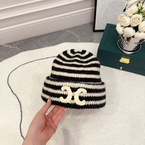 luxury designer beanie bonnet hat warm hat Classic for men and women Breathable ear protection Mixed Color Trend Casual Pullover Hat Winter Style nice