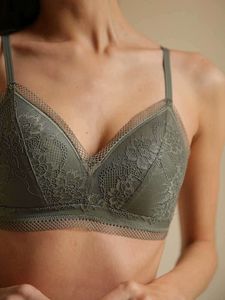 Sütyen Seti Lingerie Kadın Üçgen Kupası Dalma Çiçek Desen Mesh Trim Tel Ücretsiz iç çamaşırı kadın sütyen ve iç çamaşırı seti 4 renk Q0705