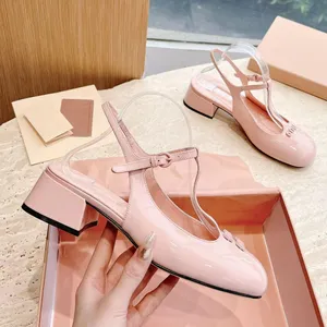 Sweet Style Dress Shoes Designer Low Heel Women Back Air Sandals Ankle Strap Buckle Wrap Toe Pearl Metal Chain Decoration Genuine Leather Party Dance Shoe