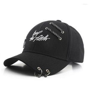 Czapki kulkowe czapki na zewnątrz mężczyzn na zewnątrz kobiety punkowy hip hop baseball czapka korea stylowy tata łańcuch czapek pierścień hotback kapelusze krapki upuszczenie mody mody