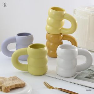 Canecas em forma de copo de presente com mãos de cerâmica de cerâmica caneca alta beleza