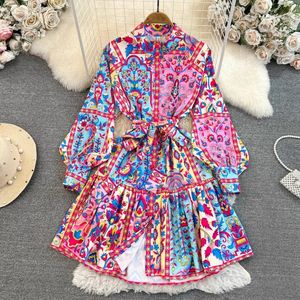 Grundläggande avslappnade klänningar vår 2024 Runway Fashion Floral Print Vintage Dress Women Stand Lantern Sleeve Belted Spets Up Holiday Party Short Vestidos