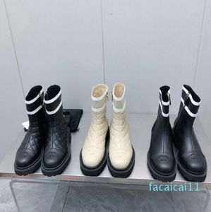 Winter Motorcycle Boot For Woman Black Leather Thick Sole Short Boot Round Toe Designer Ankle Plaid Booties