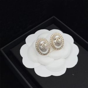 2023 Orecchini a cerchio di nuova moda Regali di festa per feste di lusso Orecchini da donna Orecchini di perle di diamanti Orecchini di design in oro 18k di alta qualità