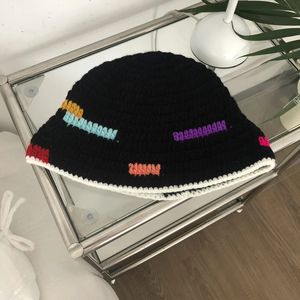 Bucket Hats Autumn and Winter New Korean Version Ins Personlig monokrom matchande stickad hatt Kvinnors ullhatt varm hatt 231104