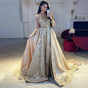 Vestidos elegantes de champanhe marroquan caftan vestidos de mangas compridas Apliques de renda dourada Cristais de miçangas de uma linha Cetim árabe Kaftan Formal Party Gown Gelinlik em Dubai