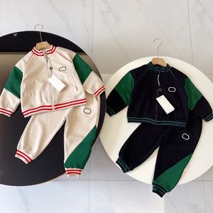 pojkar flickor huvtröjor sätter barn småbarn spårdräkt set designer childrens kläder pullover byxor 2 stycken märke svart grön sport sammet stil kläder set