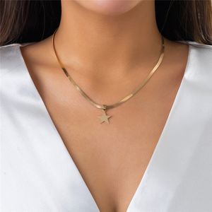 Sexy Flat Blade Snake Clavicle Chain Halskette für Frauen Vintage Star Pendant Short Choker Ästhetisches Schmuckzubehör