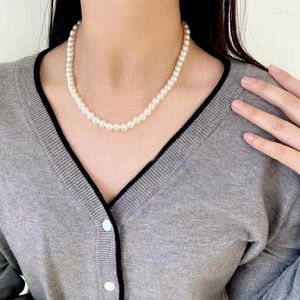 Collana di orecchini con perline e design di gioielli con catena di clavicola di lusso leggero