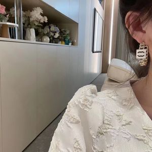 여성을위한 Huggie Designer Hoop Earrings Huggie Stamp 브랜드 18K 골드 도금 편지 패션 여성 기질 이어링 웨딩 웨딩 Jewerlry 클래식 스타일