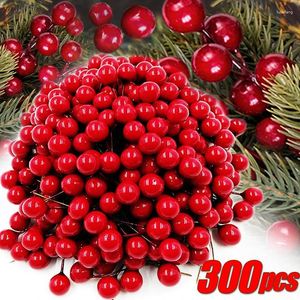 Fiori decorativi 300/100 pz Bacche Di Natale Fiore Artificiale Stame Agrifoglio Bacca Corona Decorazione Per La Casa Regali Di Natale Anno Decor