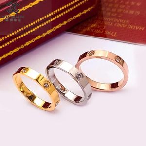 Pierścienie z zespołu miłosnego projekt Design Pierścień Pierścień tytanowa stal z diamentami Casual Fashion Street Wedding 18K Rose Gold Srebrna para Biżuteria Rozmiar 5-11 nie zanika