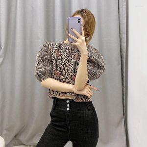 Kvinnors blusar 2023 Summer Fashion Retro Hong Kong Style Print Puffy Mid-Sleeve Round Neck Short Turret Pullover Knit Shirt Women Chic Top