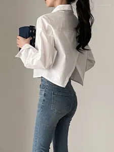 Женские блузки, сексуальная белая рубашка с разрезом сзади, женские корейские укороченные топы с длинными рукавами, повседневные универсальные пуговицы, женская блузка с отложным воротником