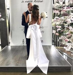 Vestido de noiva curto de cetim 2023 com trem de arco destacável sem costas em V de jare Mini Vestidos de noiva Vestidos Vestido de Noiva