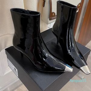 2023-Designer kvinnors skor kort stjärna med black metal liten fyrkantig patent läder höga klackade stövlar
