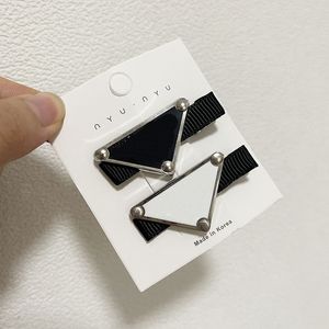 High Sense P Brand Inverted Triangle Logo Clip Clip модельер -дизайнер Hairpin European American Stars Headwear Популярные подарки для женщин -любителей