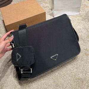 Famoso segno del triangolo Designer Messenger Borsa a tracolla Borsa Italia Marchio Moda Lusso Plus Uomo Borsa a tracolla con patta Borsa in nylon di alta qualità Lussuosa borsa da uomo