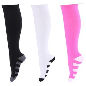 Sports Socks Knee Knee High Professível Profissível Execução Ciclista de cores sólidas homens Mulheres apóiam meias femininas