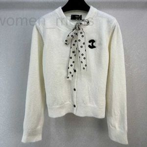 Giacche da donna firmate 2023 Autunno/Inverno New N Nanyou Gaoding Age Reducing College Fengshan Camelia Decorazione nastro Cardigan monopetto Donna G9NQ