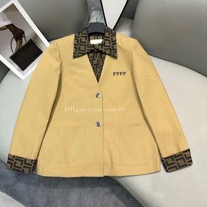 Kvinnors designer blazer jacka kappa kvinna kläder dubbla bokstäver falska två stycken vårens höstnya släppt överst