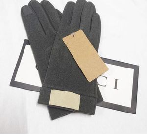 Thicken Letter Five Fingers Gloves Mens Womens Autumn Winter Warm Soft Solid Color Brand Letter Printing Genuine Leather Cashmere Glove