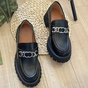 Flats Loafers Tasarımcı Kadın Platform Topuklar Loafers Lug Sole Loafer Arı Elbise Ayakkabı Siyah Beyaz Deri Loafer Mules Düz Pompalar Somun Moccasins Ayakkabı