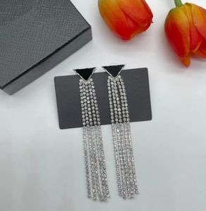 Tasarımcılar Küpe Kadın Charm Stud Pubsel Uzun Bölüm Küpe 925 Gümüş Ters Üçgen Kulak Saplama Mücevher Moda Kadın Parti Düğün Küpe
