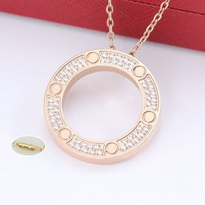 Początkowy wisiorek Kobiety Carti Love Naszyjniki ze stali nierdzewnej Kryształowy Złoty Łańcuch Designer Biżuteria Wysoka wersja Diamentowy Gold Srebrna Rose Prezent rocznicowy