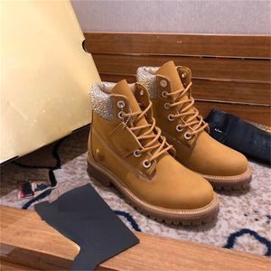 Mulheres Designer Botas Desert Boot Diamante Bordado Couro Grosso Não-deslizamento Sapatos de Inverno Botas de Caminhada Ao Ar Livre Botas Unissex Tamanho Eu35-45