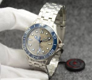 男性のための時計高級デザイナー腕時計男の時計42mm時計自動機械運動スポーツステンレス鋼ファッションバースデープレゼント