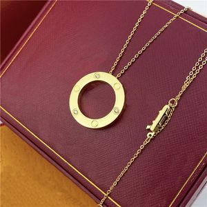 Le donne amano la collana catena di gioielli di design versione di alta qualità ciondolo con diamanti oro argento rosa galvanica senza sbiadire collane di nozze per feste di compleanno