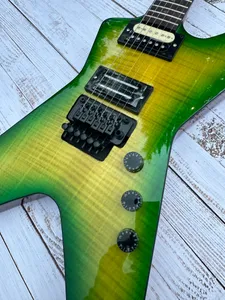 불규칙한 일렉트릭 기타, 검은 더블 쉐이크, 수입 나무 및 페인트, 녹색 호랑이 패턴, 밝은 조명, 스톡, 빠른 배달