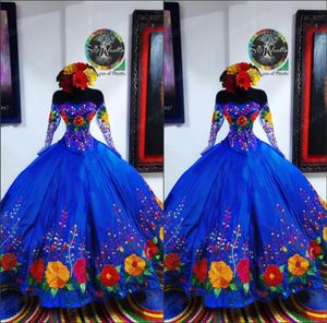 2022 Vintage Royal Blue Mexicano Sweet 16 Dresses Charro Flor bordado Cetim do ombro Quinceanera Dress Ilusão Long 5252995