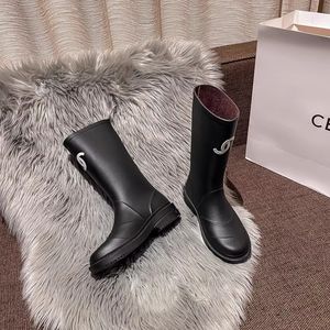 Designer-Stiefel, Chanellinessy-Stiefel, Regenstiefel, Designer-Damenstiefel, schwarze Reitstiefel mit hohem Schlauch, rutschfeste Wasserstiefel, lange Stiefel, modischer Stiefel mit flachem Boden