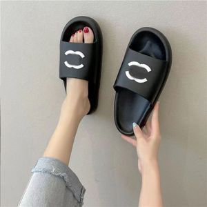 Designer Channel Chanelle Slipper Pool Beach Woman Neue Europa und Amerika Frauen Mann Liebhaber Sommer weiche Unterseite rutschfeste coole Hausschuhe