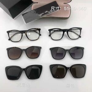 2023 Designer de moda Novos óculos de sol Moda Moda Mirror Lente removível Lente Magnetic Clipe Placa substituível de três peças CH5392
