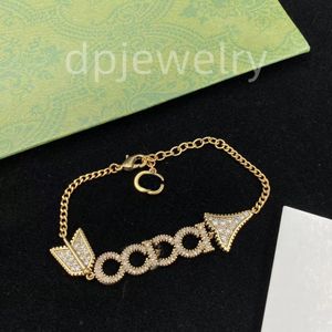 High-End-Designer-Ohrringe mit doppeltem Buchstaben, Perlen-Charm-Geschenkbox, geprägte Ohrringe für Damen-Party-Jubiläum, 18 Karat Gold, Material 11