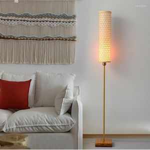 Lampy podłogowe nowoczesne kreatywne bambusowe lampa tkanina długa rurka ręcznie robione światło LED do jadalni sypialnia sypialnia nocna sofa