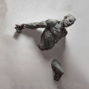 Decorative Objects Figurines Wall Man Sculpture Home Decor Wall Art Living Room Wall Decoration Resin Handicraft Pendant Home Accessories 230404