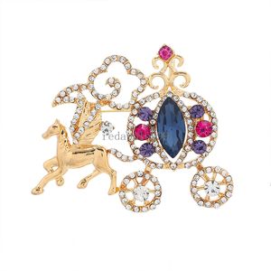Luxury Hollow Crystal Pumpkin Carriage Brooches for Women Exquisite Rhinestone Brooch Scarf Buckle Halloween Party Jewelry