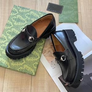 Loafers bayan tasarımcı lug sole loafer tıknaz moafers arı elbise ayakkabıları daireler platform topuklar mokasen siyah deri loafer katırlar düz pompalar somun moccasin katır ayakkabı ayakkabı