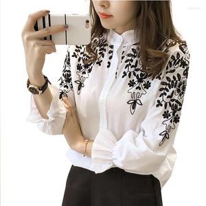 Kvinnors blusar 2023 Autumn Summer Korean Style Fashion Shirts Women Långärmad broderi Blomma Blus Topps Plus Size S-5XL